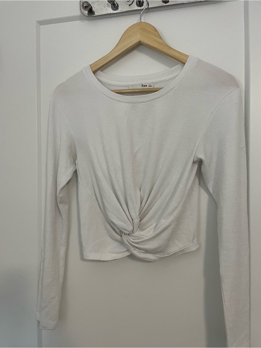 Wilfred White Long-Sleeve Twist-Knot Crop Top